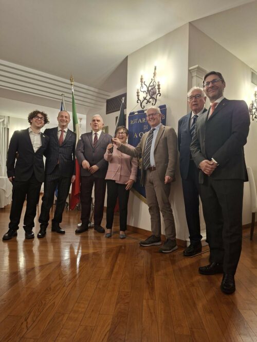 IL ROTARY CLUB DI AOSTA OMAGGIA, ATTRAVERSO IL FONDO ROTARIANO DI SOLIDARIETA’, IL BANCO ALIMENTARE VALDOSTANO CON UN PULMINO.     